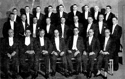 Valokuvat kirjasta Kauppakorkeakoulun promootiot 1928-1955