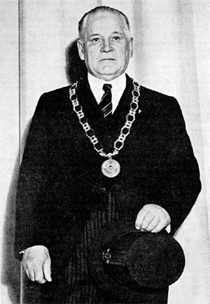  Valokuvat kirjasta Kauppakorkeakoulun promootiot 1928-1955
