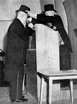 Valokuvat kirjasta Kauppakorkeakoulun promootiot 1928-1955