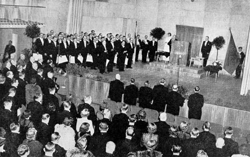 Valokuvat kirjasta Kauppakorkeakoulun promootiot 1928-1955