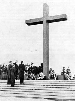 Valokuvat kirjasta Kauppakorkeakoulun promootiot 1928-1955