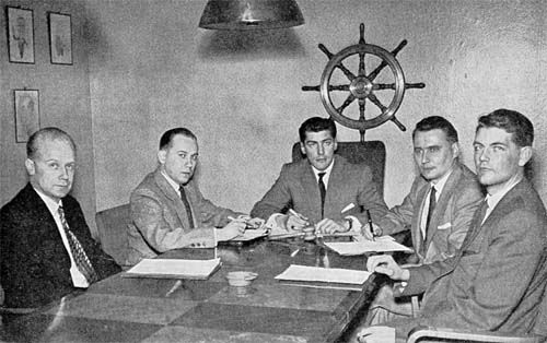 Valokuvat kirjasta Kauppakorkeakoulun promootiot 1928-1955