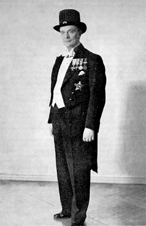 Valokuvat kirjasta Kauppakorkeakoulun promootiot 1928-1955