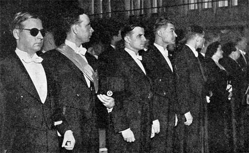 Valokuvat kirjasta Kauppakorkeakoulun promootiot 1928-1955